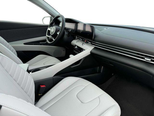 Hyundai Elantra Hybrid  2025