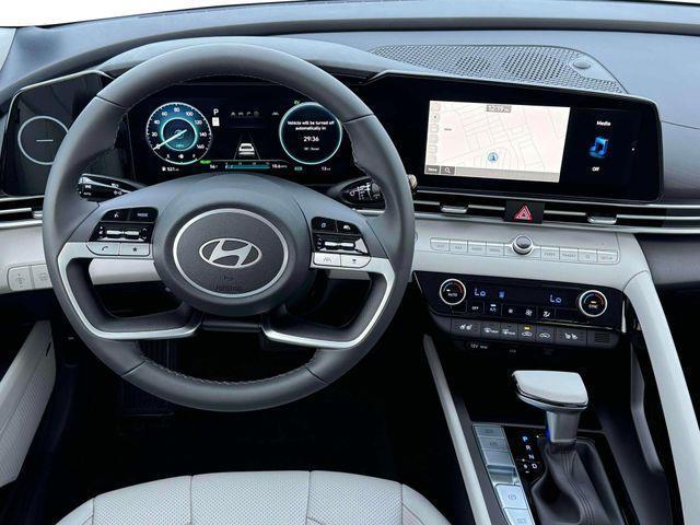 Hyundai Elantra Hybrid  2025