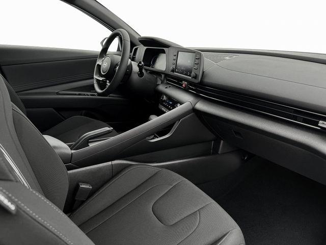 Hyundai Elantra  2025