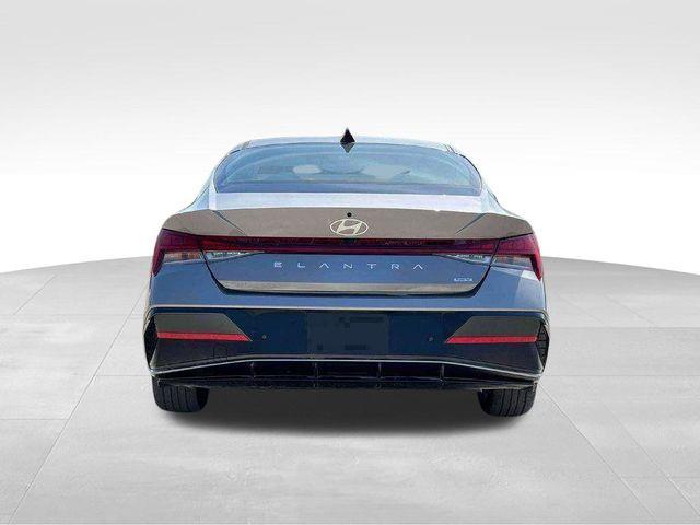 Hyundai Elantra Hybrid  2025