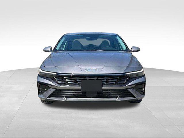 Hyundai Elantra Hybrid  2025