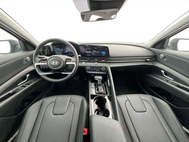 Hyundai Elantra Hybrid  2025