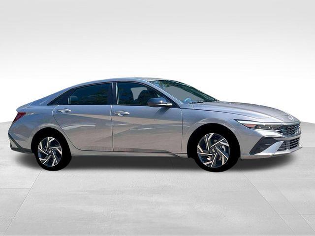 Hyundai Elantra  2025