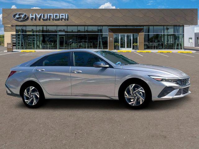 Hyundai Elantra  2025