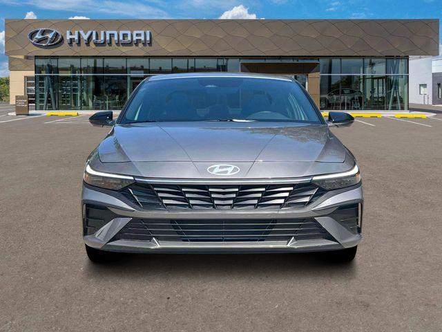 Hyundai Elantra  2025