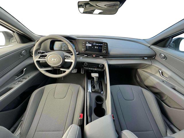 Hyundai Elantra  2025