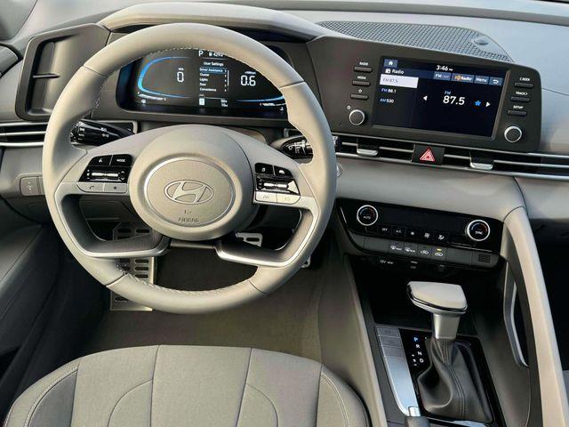 Hyundai Elantra  2025