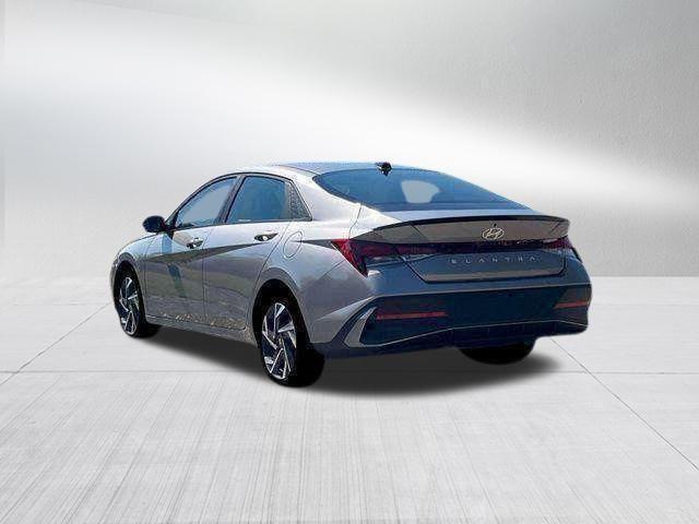Hyundai Elantra  2025