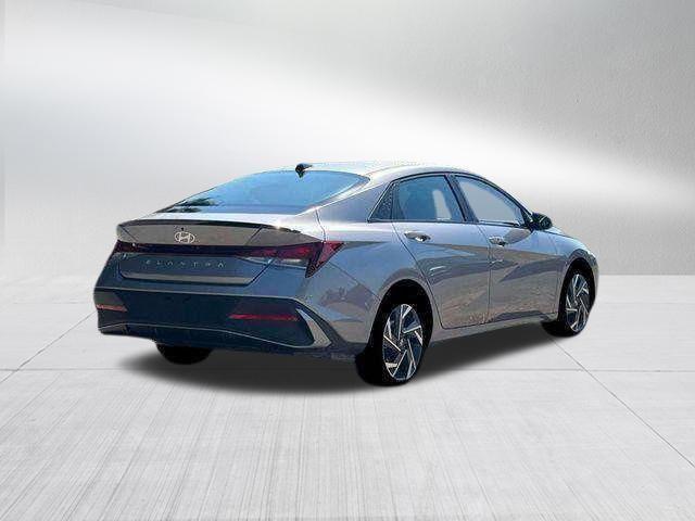 Hyundai Elantra  2025