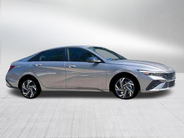 Hyundai Elantra  2025