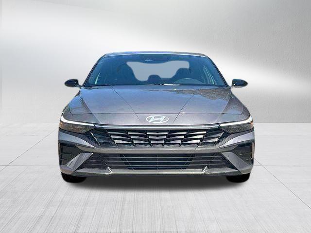 Hyundai Elantra  2025