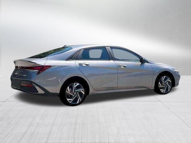 Hyundai Elantra  2025