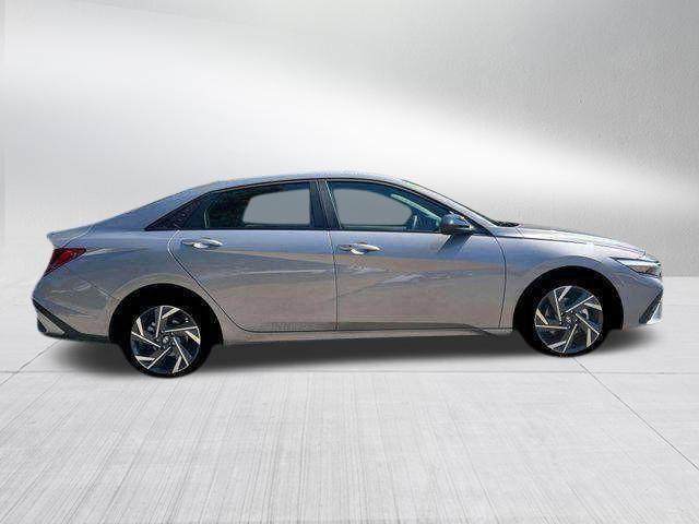 Hyundai Elantra  2025