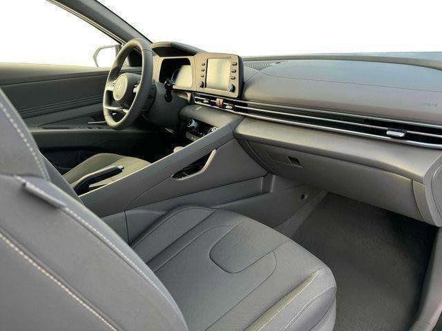 Hyundai Elantra  2025