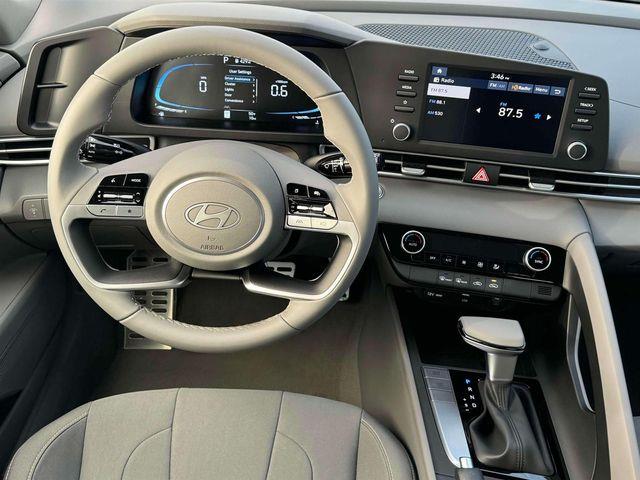 Hyundai Elantra  2025