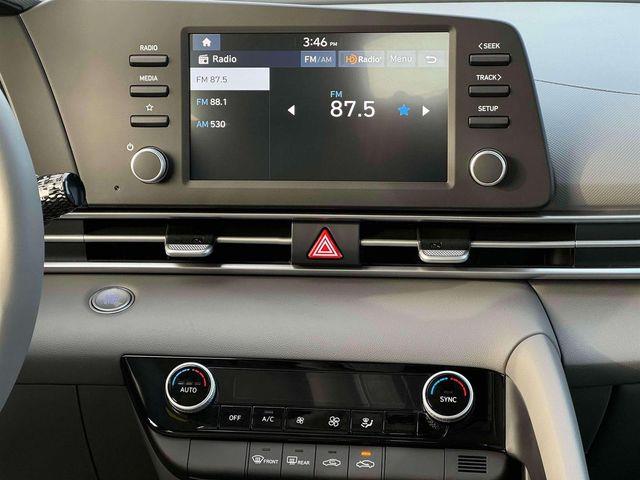 Hyundai Elantra  2025