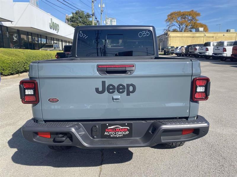 Jeep Gladiator  2025