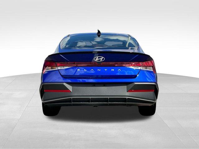 Hyundai Elantra  2025