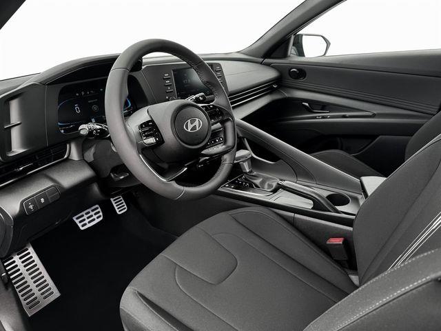 Hyundai Elantra  2025