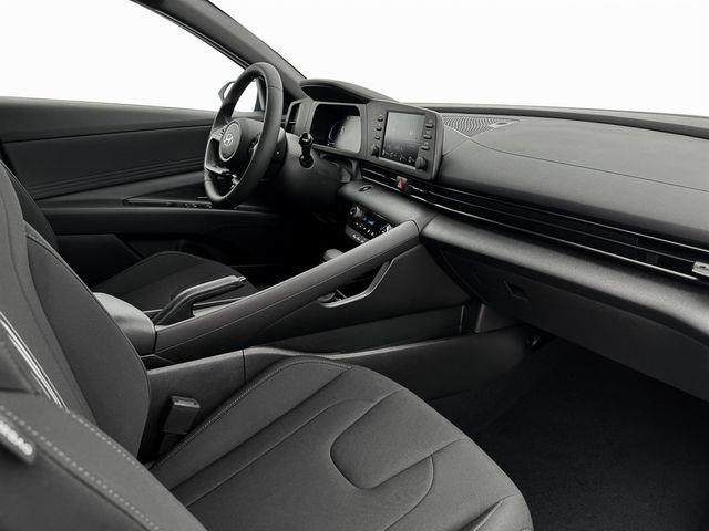 Hyundai Elantra  2025