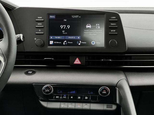 Hyundai Elantra  2025