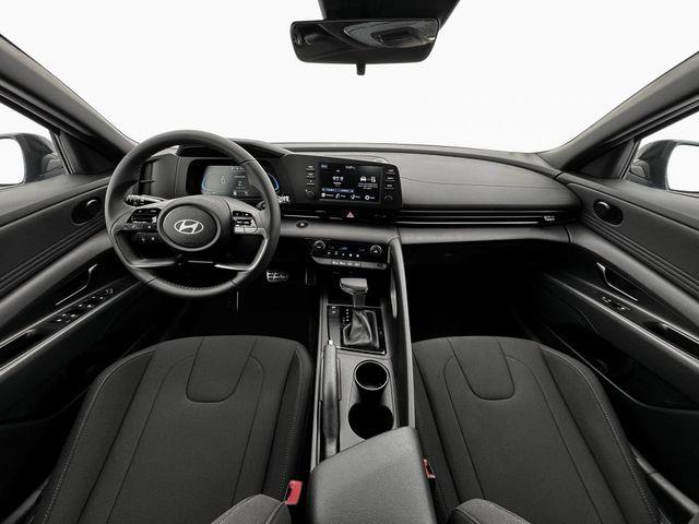 Hyundai Elantra  2025