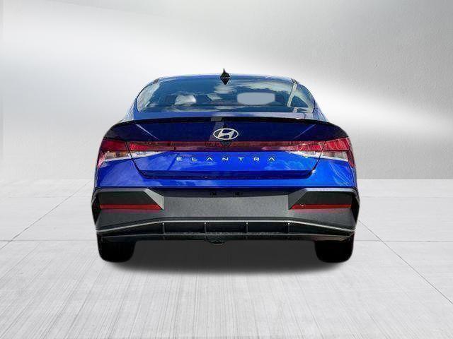 Hyundai Elantra  2025