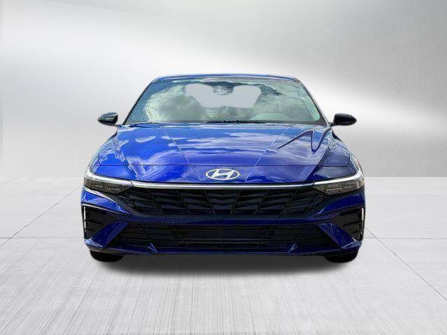 Hyundai Elantra  2025