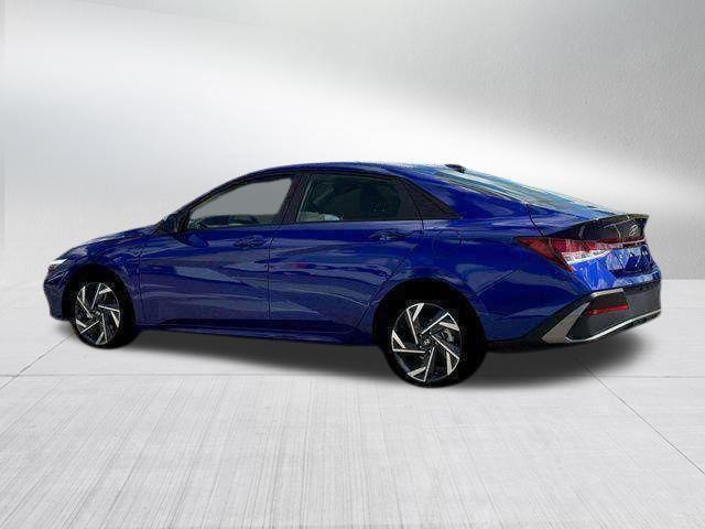 Hyundai Elantra  2025