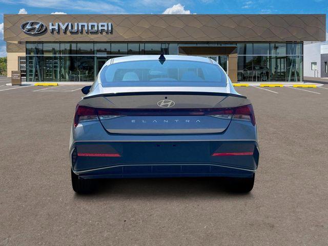 Hyundai Elantra  2025
