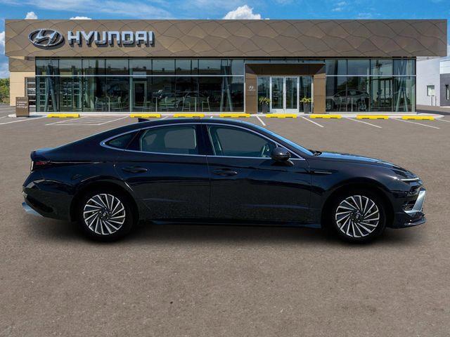 Hyundai Sonata Hybrid  2025