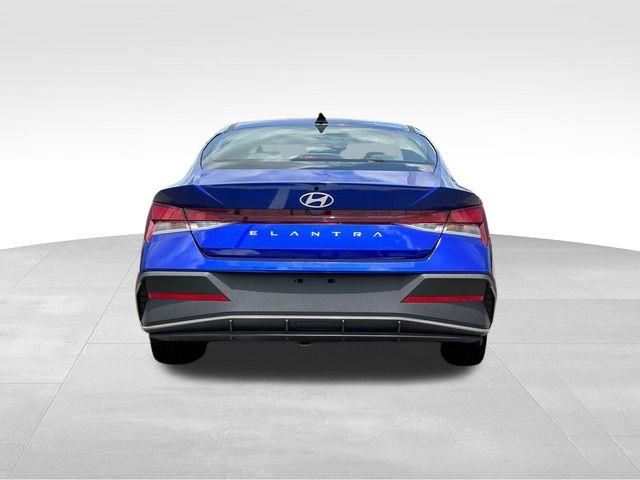 Hyundai Elantra  2025