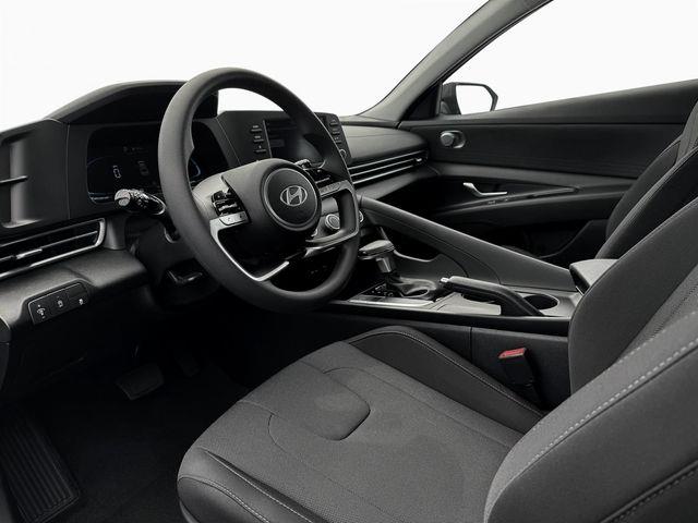 Hyundai Elantra  2025