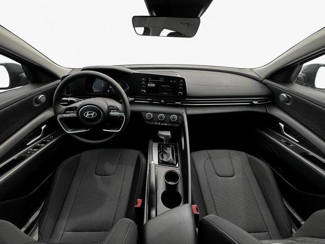 Hyundai Elantra  2025