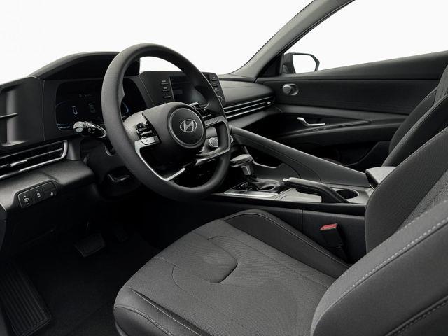 Hyundai Elantra  2025