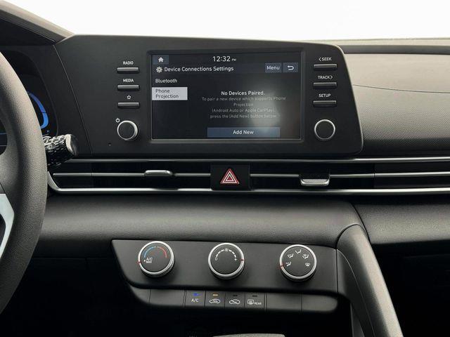 Hyundai Elantra  2025