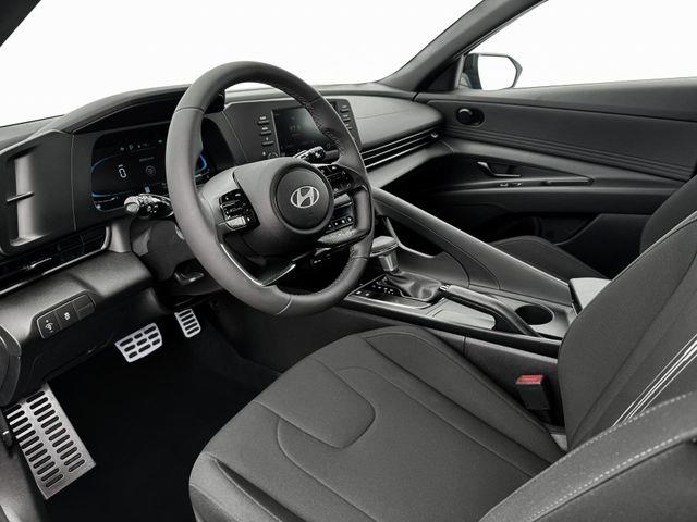 Hyundai Elantra  2025