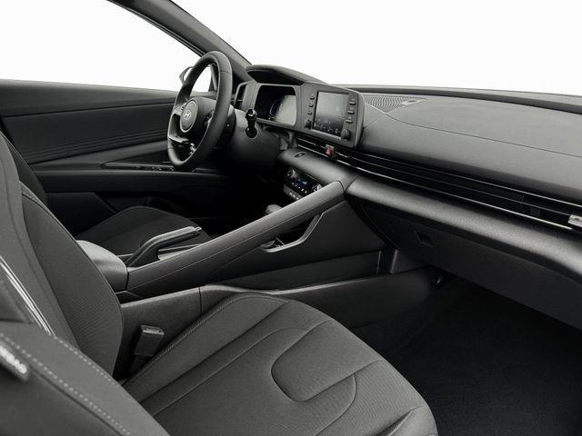 Hyundai Elantra  2025