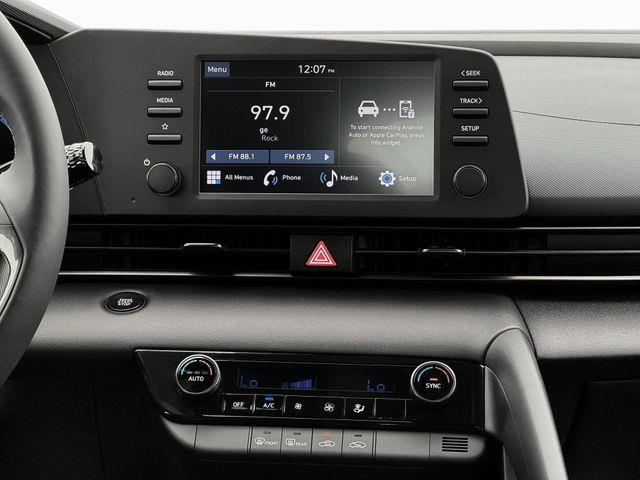 Hyundai Elantra  2025