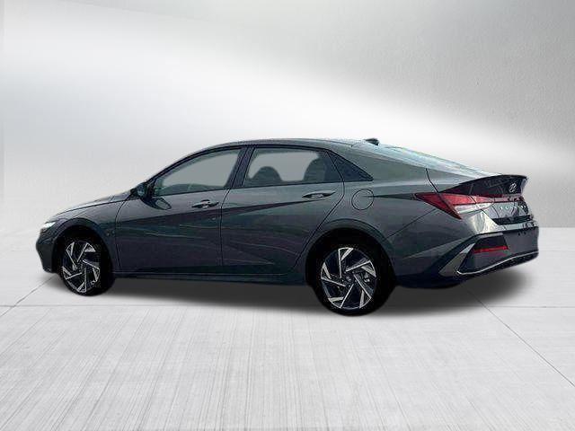 Hyundai Elantra  2025
