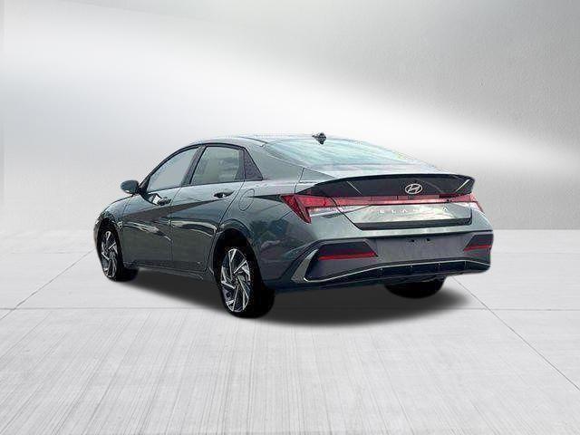 Hyundai Elantra  2025