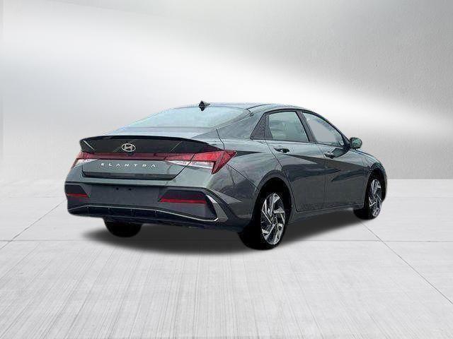 Hyundai Elantra  2025