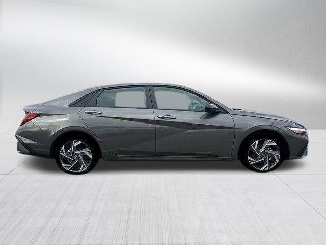 Hyundai Elantra  2025