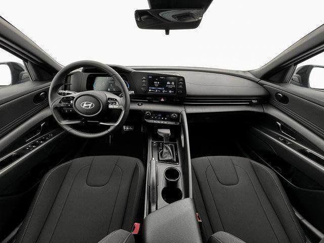 Hyundai Elantra  2025