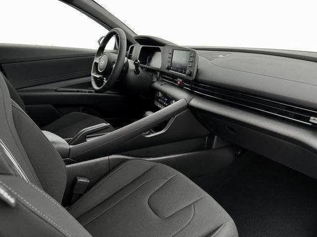 Hyundai Elantra  2025