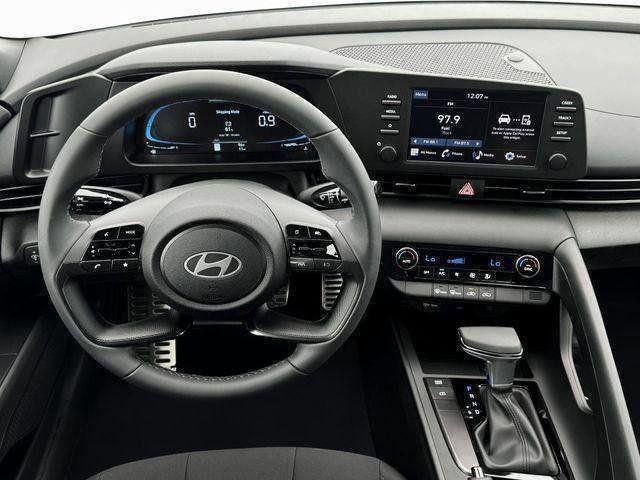 Hyundai Elantra  2025