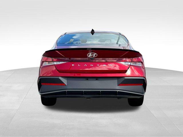 Hyundai Elantra  2025