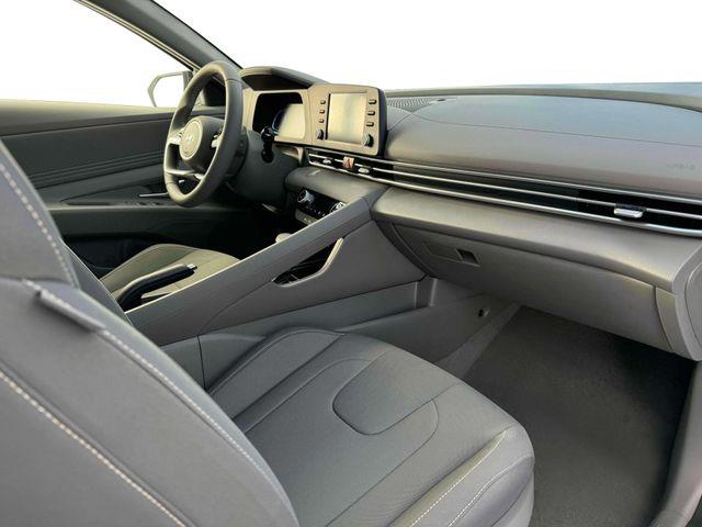 Hyundai Elantra  2025