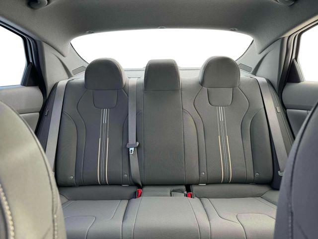 Hyundai Elantra  2025