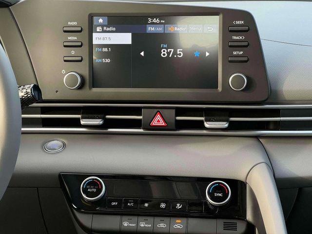 Hyundai Elantra  2025